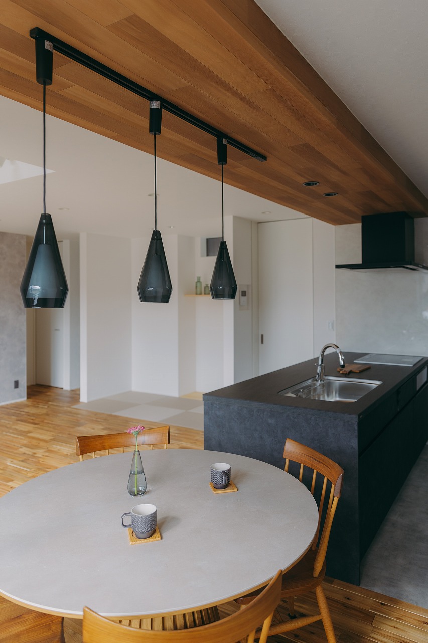 キッチンとダイニング